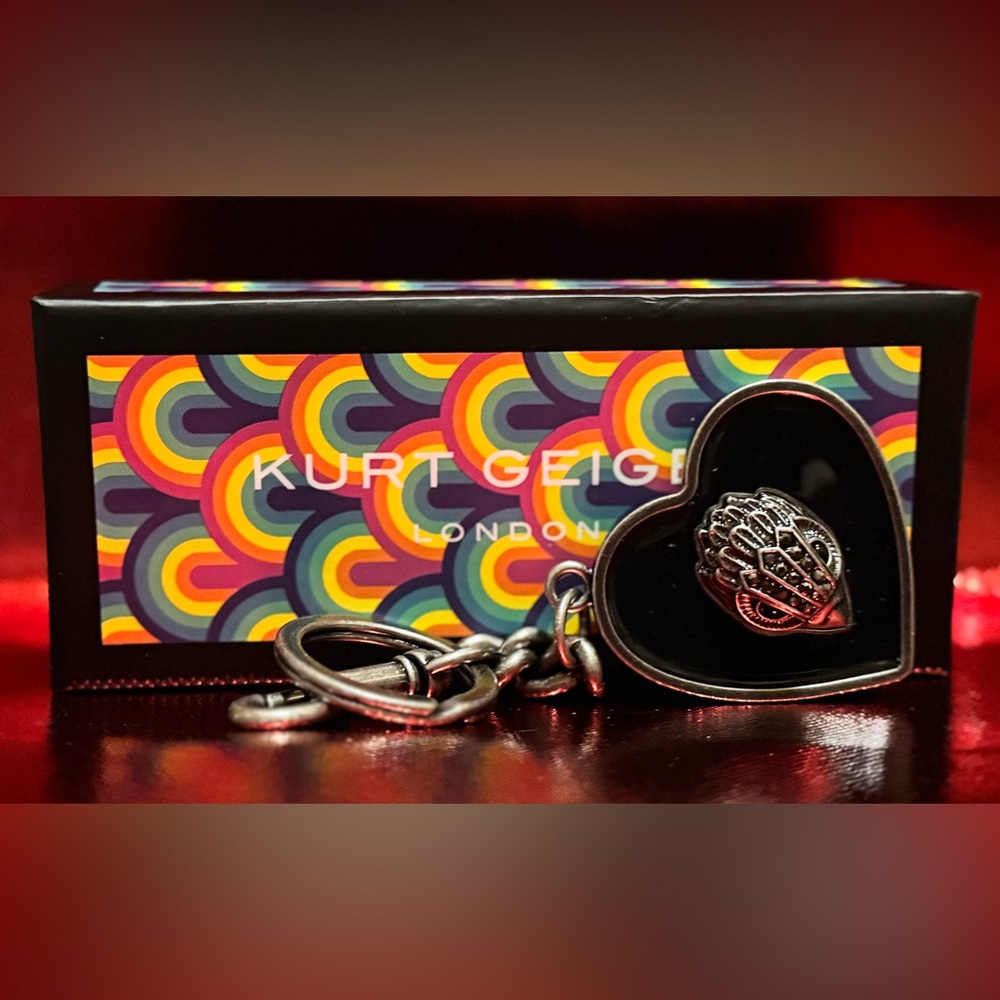 Kurt Geiger Enamel Heart Keyring -EUC - Picture 2 of 5